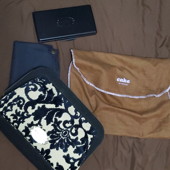 Cake by Petunia pickle bottom diaper bag clutch - Picture 1 of 6